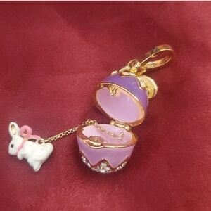 Juicy Couture Limited-Edition 2014 Easter Egg w/ bunny inside. Opens